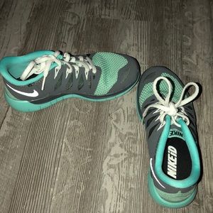 NIKE ID RUNNING SHOES CUSTOM DESIGNED SIZE 5 WOMEN
